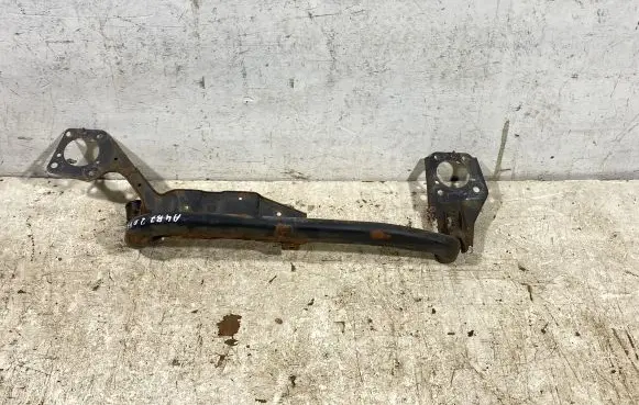 Audi A4 S4 B7 8E 8H Engine mounting bracket 8E0199521DF