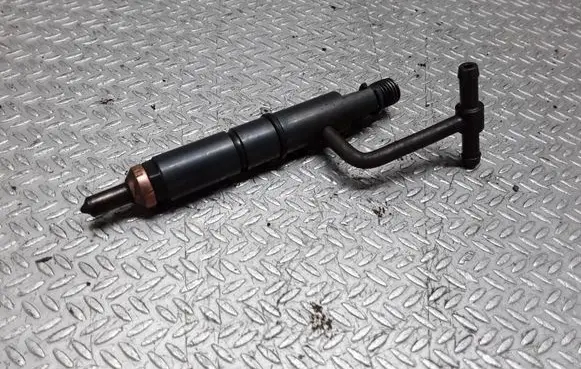 Nissan Terrano Fuel injector 563Z483220G