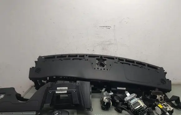 Mercedes-Benz CLS C218 X218 Dashboard A2189015100