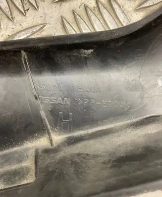Nissan 370Z Fender end trim 