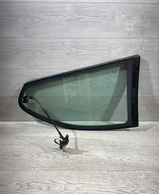 BMW 3 E46 Rear side window 8250336 8381521