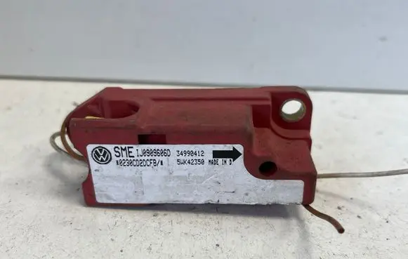 Volkswagen Golf IV Airbag deployment crash/impact sensor 1J0909606D 5WK42350 34990412