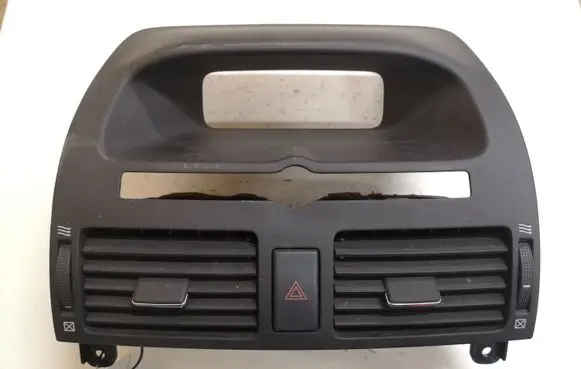 Toyota Avensis T250 Dash center air vent grill