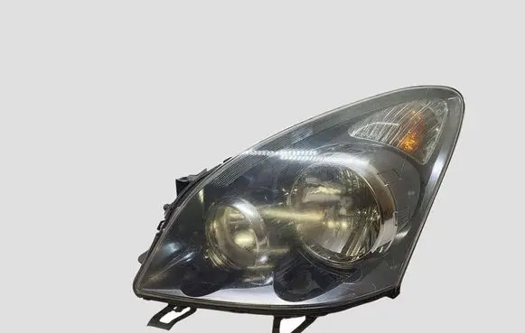 Toyota Corolla Verso AR10 Headlight/headlamp P7106L