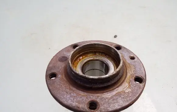 BMW 5 E34 Front wheel hub