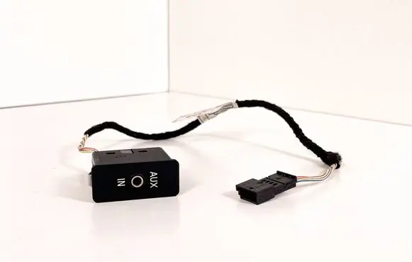 BMW 5 F10 F11 AUX in-socket connector 6930561 61316930561 9243123