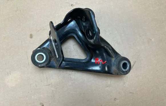 Tesla Model Y Engine mounting bracket 111023200C