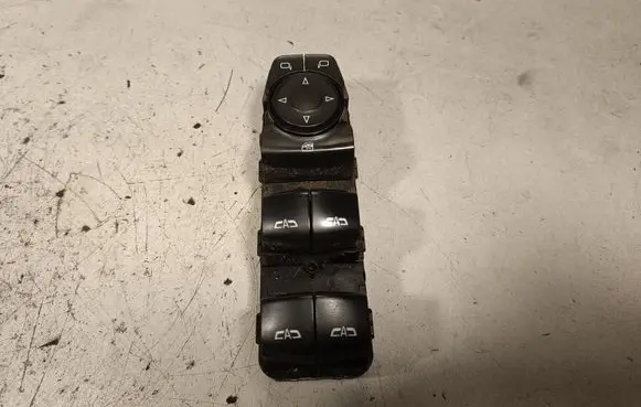 Opel Insignia B Electric window control switch 84211877