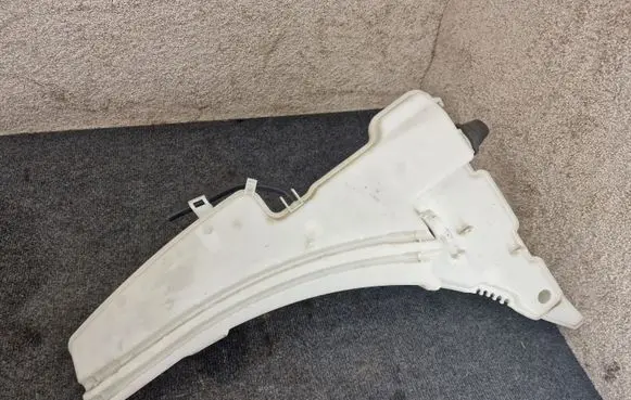 Land Rover Range Rover Evoque L551 Windshield washer fluid reservoir/tank K8D217B613A K8D217B613