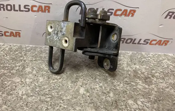 Audi A6 S6 C6 4F Rear door lower hinge 8E0833411