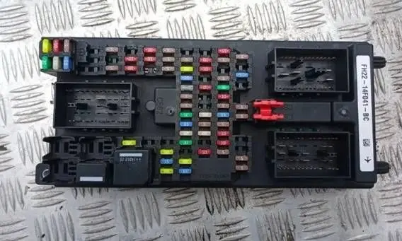 Land Rover Discovery 4 - LR4 Fuse box set FH22-14F041-BC