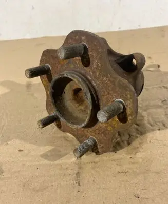 Nissan Qashqai Rear wheel hub 