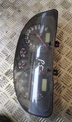 Volkswagen PASSAT B5 Speedometer (instrument cluster) 3b0919881f