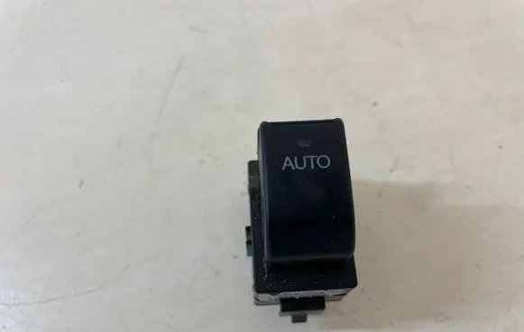 Toyota Corolla E120 E130 Electric window control switch 8481002041 37077B