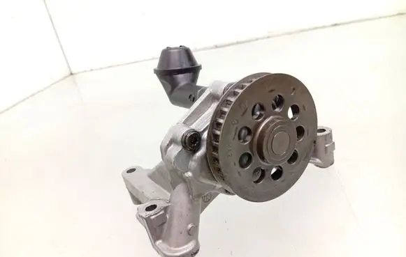 Volkswagen Golf VI Oil pump 03L115105B