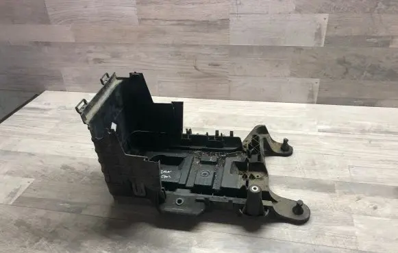 Volkswagen Touran II Battery tray 