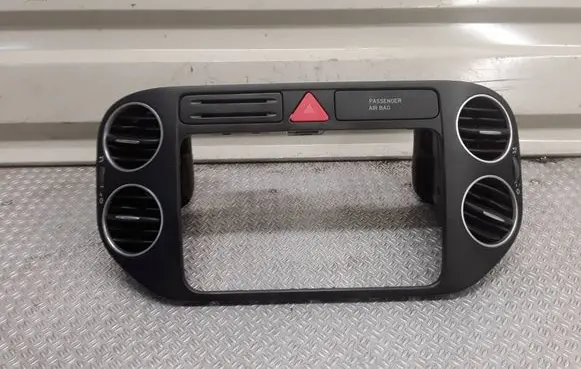 Volkswagen Golf Plus Dash center air vent grill 5M0858071K