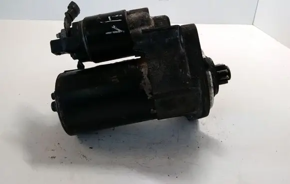 Volkswagen Golf IV Starter motor 020911023F
