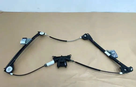 McLaren MP4 12c Front door electric window regulator 11A1565CP03 11A1565CP 923537102