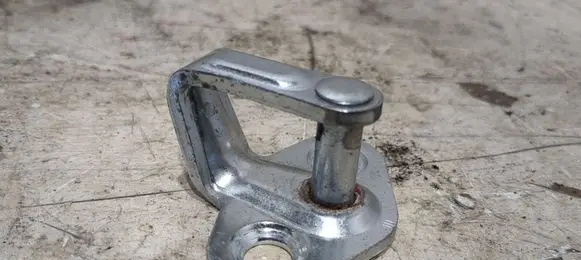 Opel Insignia A Front door lock loop/hook striker