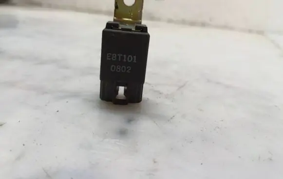 Mitsubishi Carisma Other relay E8T101 0802
