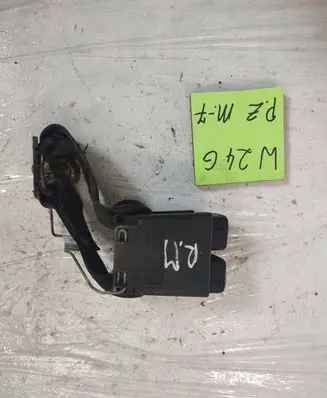 Renault Megane II Rear seatbelt buckle 879413251