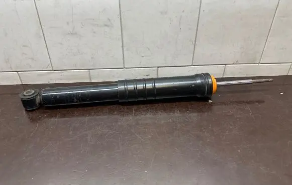 Renault Clio IV Rear shock absorber/damper 562103863R 8200510547