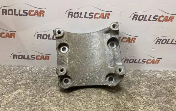 Honda CR-V Engine mounting bracket R06