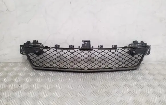 Mercedes-Benz C W204 Front bumper lower grill A2048851324