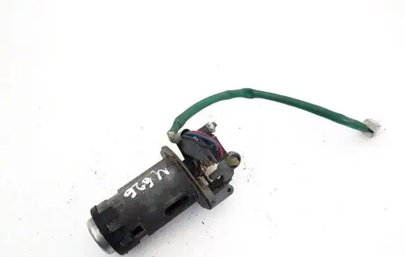 Mazda 626 Tailgate exterior lock 