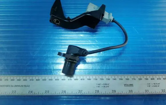 Volkswagen Golf V Crankshaft position sensor 06A906433G