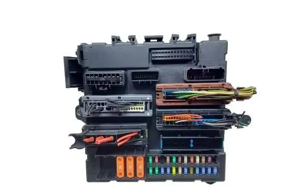 Opel Vectra C Fuse module 13189928
