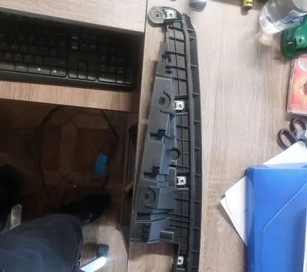 Renault Koleos I Front bumper mounting bracket 623925818R
