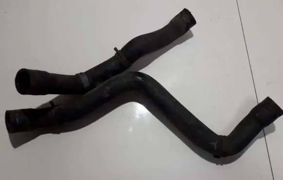Volkswagen Polo III 6N 6N2 6NF Engine coolant pipe/hose