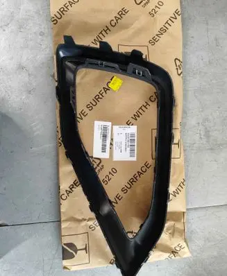Audi Q2 - Front bumper lower grill 81a807968a4w3