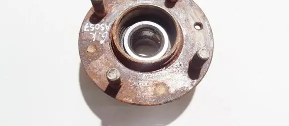 KIA Carens I Rear wheel hub