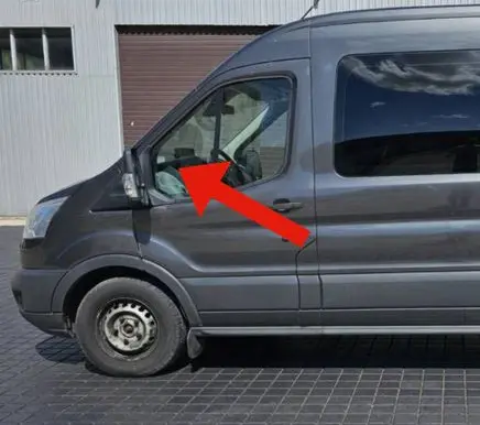 Ford Transit Front door vent window glass four-door 43R0049044