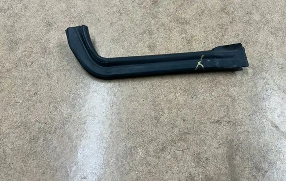 BMW 3 E46 Engine compartment rubber 51718215913 8215913