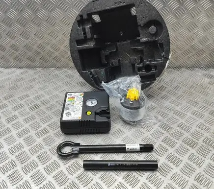 Renault Zoe Tool set 997500223R 995657293R