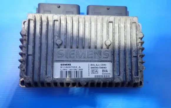 Citroen C4 I Gearbox control unit/module 9658516880 S118047553A 8200302005
