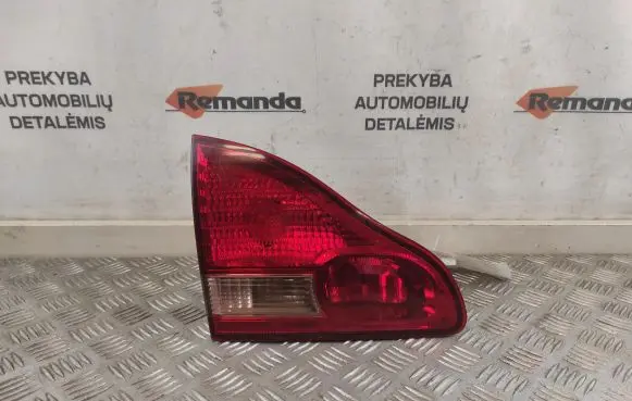 Toyota Avensis Verso Tailgate rear/tail lights