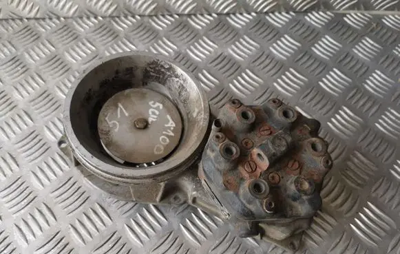 Audi 100 200 5000 C3 Fuel distributor 0438120185 035133353AB 0438100125