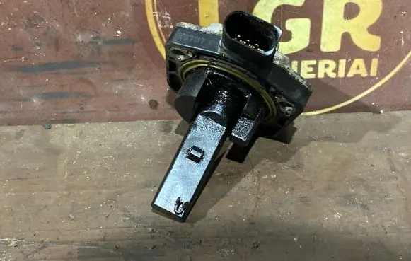 Volkswagen Touran I Oil level sensor 1J0907660C