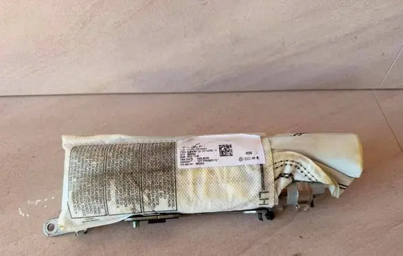 Volkswagen Jetta VI Seat airbag 5C0880241