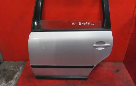 Volkswagen PASSAT B5.5 Rear door PASSATB5KOMDRZWILT