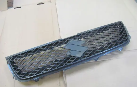 Suzuki Grand Vitara II Front grill 7174365J0