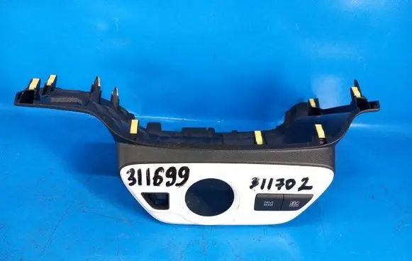 Toyota Prius xw60 Radio/GPS head unit trim 5884147040
