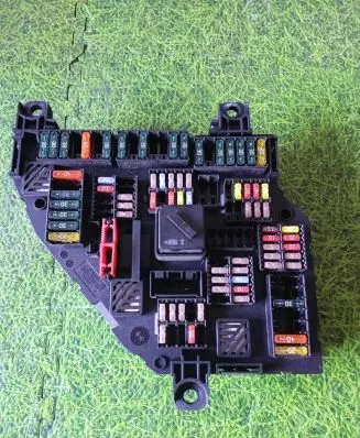 BMW 7 F01 F02 F03 F04 Fuse module 9210857 00294724 117033452