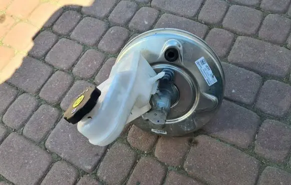 Opel Insignia B Brake booster 84034181