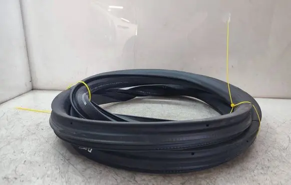 Peugeot 508 II Front door rubber seal 9813387280